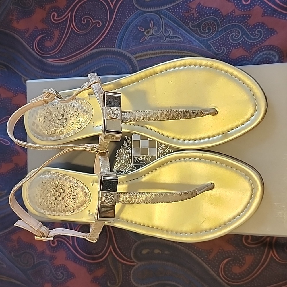 Vince Camuto Vo-Ianna Sandal in Gold Jute Includes Box